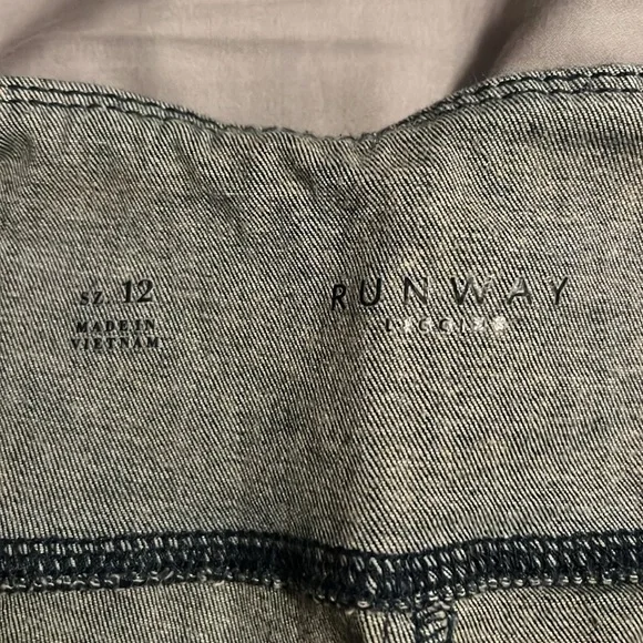 White House Black Market Runway Legging - Size 12 - Picture 3 of 4